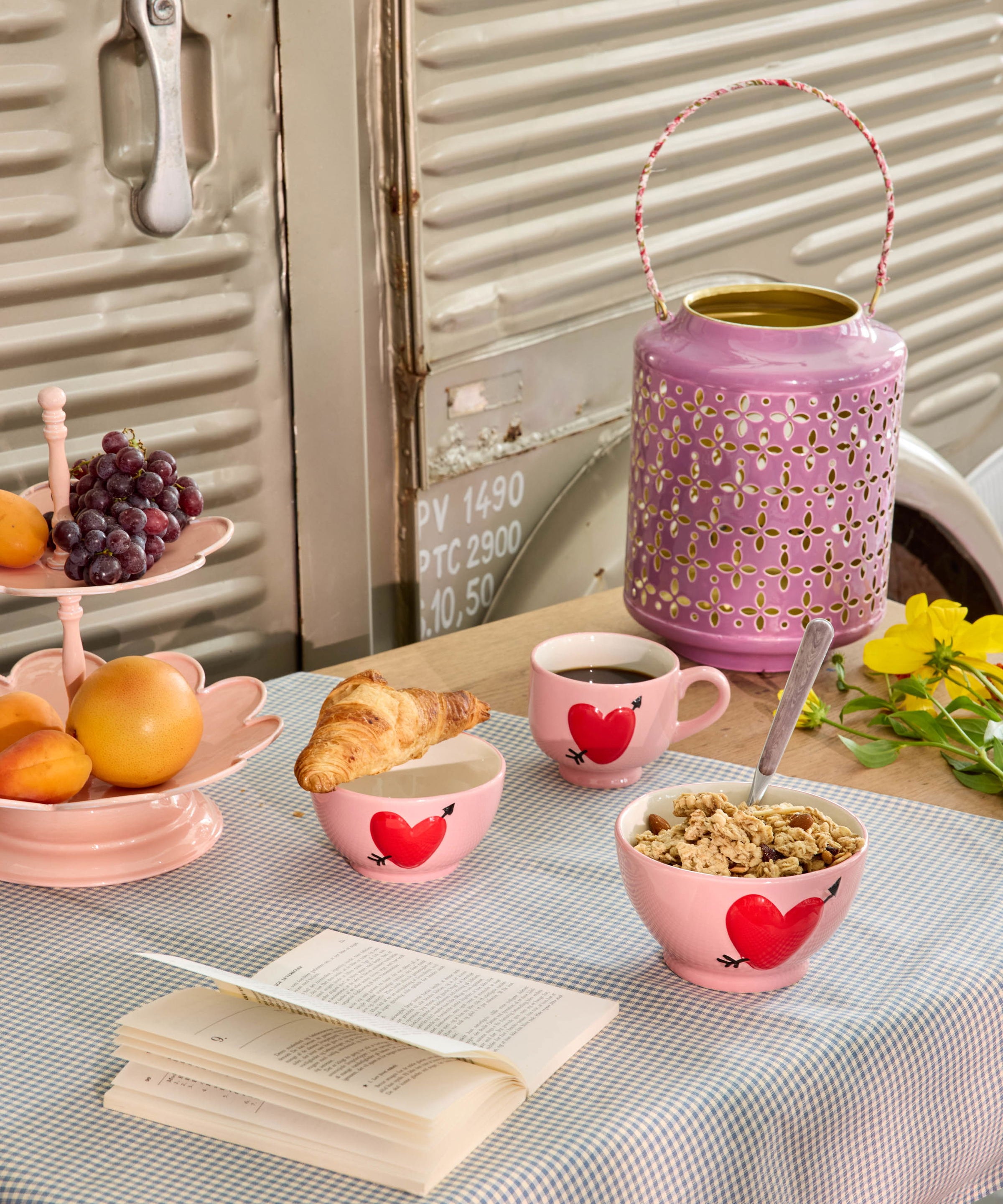 Keramik Becher - Embossed Heart Design